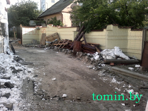 Бывший бар «Паб-хаус», 14 июня 2012 года Бывший бар «Паб-хаус», 14 июня 2012 года