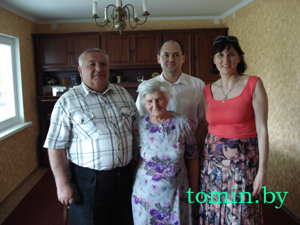 Дом Климука в Комаровке. Автор в гостях у сестры космонавта Антонины Ильиничны - фото Дом Климука в Комаровке. Автор в гостях у сестры космонавта Антонины Ильиничны - фото