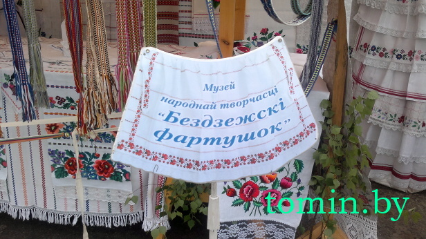 Экспонаты музея народного творчества «Бездежскі фартушок», Фото Тамары ТИБОРОВСКОЙ Экспонаты музея народного творчества «Бездежскі фартушок», Фото Тамары ТИБОРОВСКОЙ