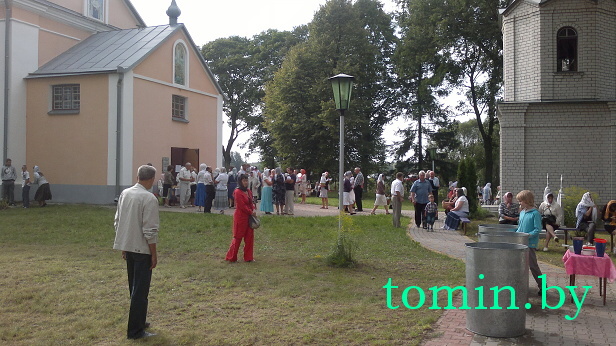 Яблочный Спас: уникальная белорусская традиция в Теребуньской Спасо-Преображенской церкви. Фото Тамары ТИБОРОВСКОЙ Яблочный Спас: уникальная белорусская традиция в Теребуньской Спасо-Преображенской церкви. Фото Тамары ТИБОРОВСКОЙ