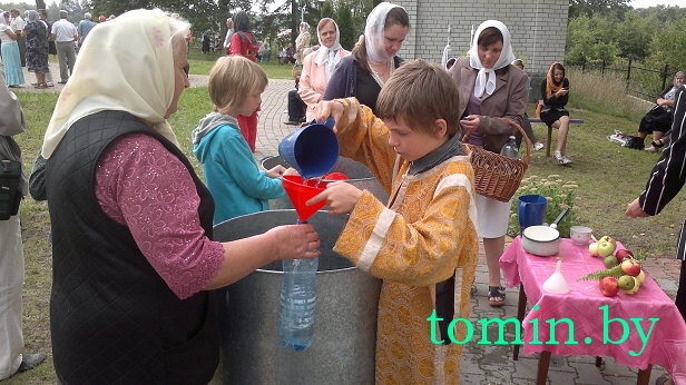 Яблочный Спас: уникальная белорусская традиция в Теребуньской Спасо-Преображенской церкви. Фото Тамары ТИБОРОВСКОЙ Яблочный Спас: уникальная белорусская традиция в Теребуньской Спасо-Преображенской церкви. Фото Тамары ТИБОРОВСКОЙ
