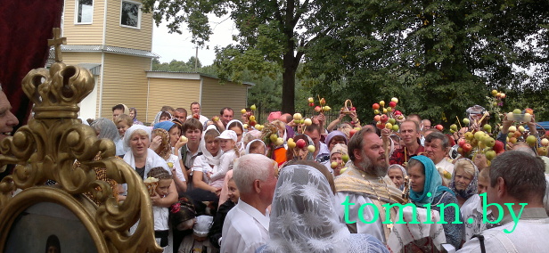 Яблочный Спас: уникальная белорусская традиция в Теребуньской Спасо-Преображенской церкви. Фото Тамары ТИБОРОВСКОЙ Яблочный Спас: уникальная белорусская традиция в Теребуньской Спасо-Преображенской церкви. Фото Тамары ТИБОРОВСКОЙ