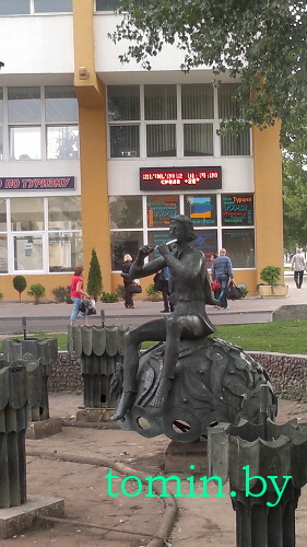 Оригинальный фонтан у брестского «Интуриста» лишился девушки - фото Оригинальный фонтан у брестского «Интуриста» лишился девушки - фото