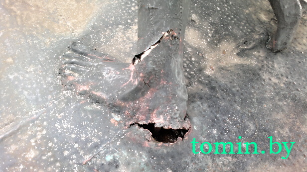 Оригинальный фонтан у брестского «Интуриста» лишился девушки - фото Оригинальный фонтан у брестского «Интуриста» лишился девушки - фото