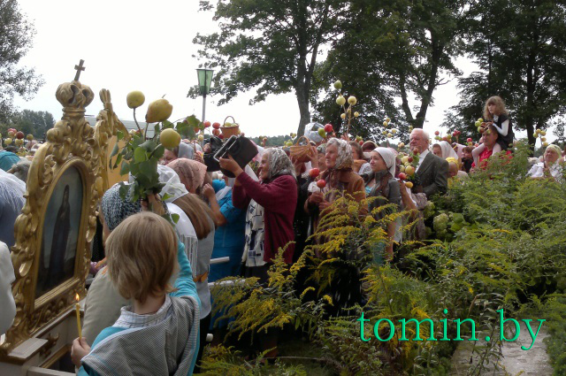 Спасо-Преображенская церковь в деревне Теребунь Брестского района. Яблочный Спас. Фото Тамары ТИБОРОВСКОЙ Спасо-Преображенская церковь в деревне Теребунь Брестского района. Яблочный Спас. Фото Тамары ТИБОРОВСКОЙ
