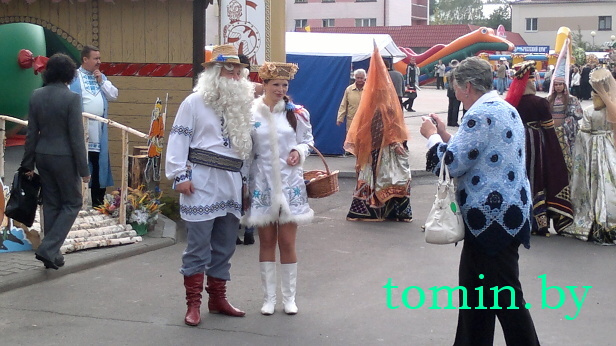 Брестчина: "Дожинки-2012" в Каменце. Фото Тамары ТИБОРОВСКОЙ Брестчина: "Дожинки-2012" в Каменце. Фото Тамары ТИБОРОВСКОЙ