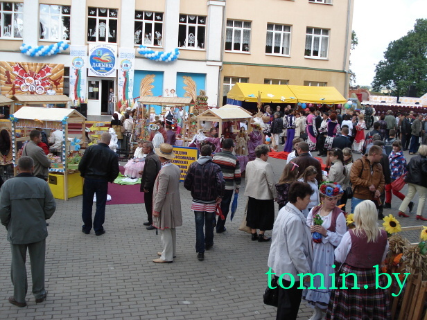 Брестчина: "Дожинки-2012" в Каменце. Фото Тамары ТИБОРОВСКОЙ Брестчина: "Дожинки-2012" в Каменце. Фото Тамары ТИБОРОВСКОЙ