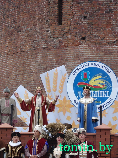 Брестчина: "Дожинки-2012" в Каменце. Фото Тамары ТИБОРОВСКОЙ Брестчина: "Дожинки-2012" в Каменце. Фото Тамары ТИБОРОВСКОЙ