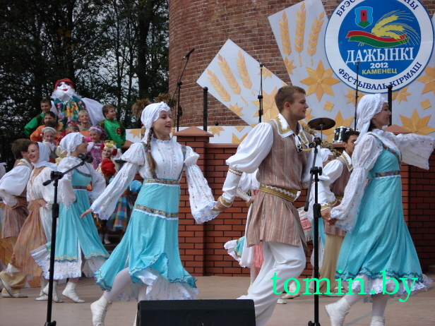 Брестчина: "Дожинки-2012" в Каменце. Фото Тамары ТИБОРОВСКОЙ Брестчина: "Дожинки-2012" в Каменце. Фото Тамары ТИБОРОВСКОЙ