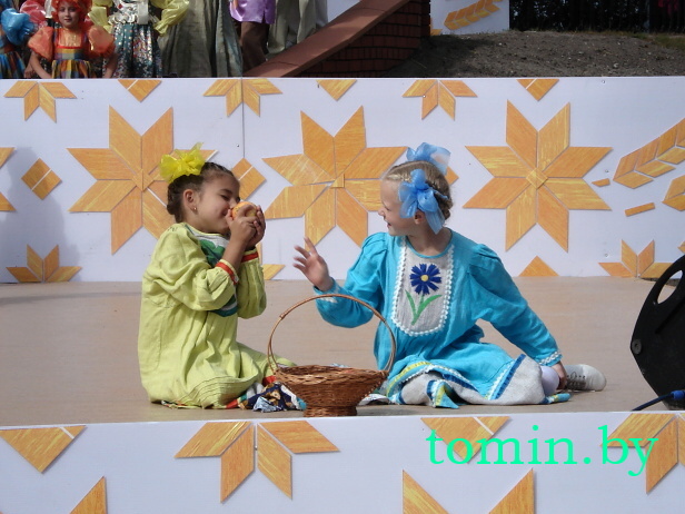 Брестчина: "Дожинки-2012" в Каменце. Фото Тамары ТИБОРОВСКОЙ Брестчина: "Дожинки-2012" в Каменце. Фото Тамары ТИБОРОВСКОЙ