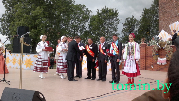 Брестчина: "Дожинки-2012" в Каменце. Фото Тамары ТИБОРОВСКОЙ Брестчина: "Дожинки-2012" в Каменце. Фото Тамары ТИБОРОВСКОЙ