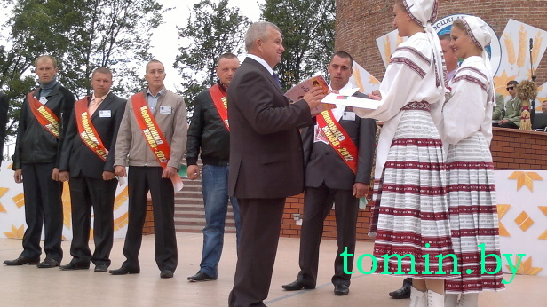 Брестчина: "Дожинки-2012" в Каменце. Фото Тамары ТИБОРОВСКОЙ Брестчина: "Дожинки-2012" в Каменце. Фото Тамары ТИБОРОВСКОЙ