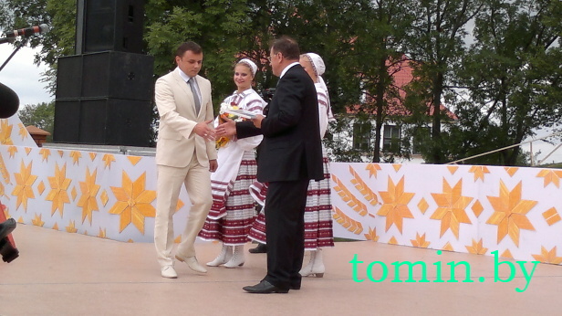 Брестчина: "Дожинки-2012" в Каменце. Фото Тамары ТИБОРОВСКОЙ Брестчина: "Дожинки-2012" в Каменце. Фото Тамары ТИБОРОВСКОЙ