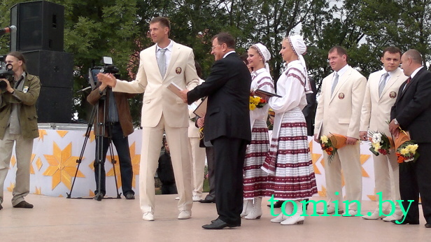 Брестчина: "Дожинки-2012" в Каменце. Фото Тамары ТИБОРОВСКОЙ Брестчина: "Дожинки-2012" в Каменце. Фото Тамары ТИБОРОВСКОЙ