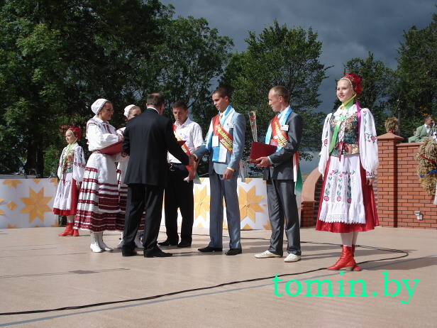 Брестчина: "Дожинки-2012" в Каменце. Фото Тамары ТИБОРОВСКОЙ Брестчина: "Дожинки-2012" в Каменце. Фото Тамары ТИБОРОВСКОЙ