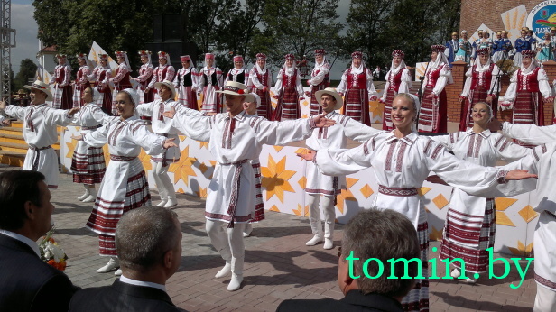 Брестчина: "Дожинки-2012" в Каменце. Фото Тамары ТИБОРОВСКОЙ Брестчина: "Дожинки-2012" в Каменце. Фото Тамары ТИБОРОВСКОЙ