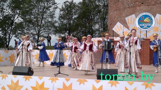 Брестчина: "Дожинки-2012" в Каменце. Фото Тамары ТИБОРОВСКОЙ Брестчина: "Дожинки-2012" в Каменце. Фото Тамары ТИБОРОВСКОЙ