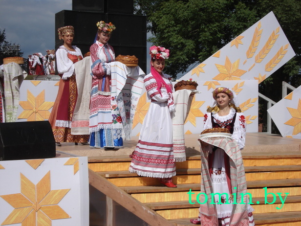 Брестчина: "Дожинки-2012" в Каменце. Фото Тамары ТИБОРОВСКОЙ Брестчина: "Дожинки-2012" в Каменце. Фото Тамары ТИБОРОВСКОЙ