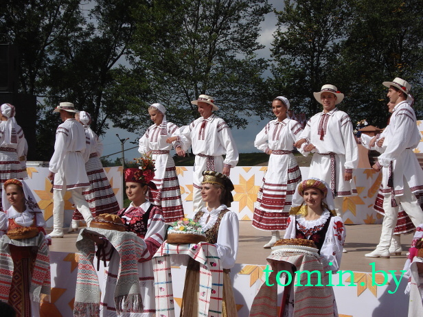 Брестчина: "Дожинки-2012" в Каменце. Фото Тамары ТИБОРОВСКОЙ Брестчина: "Дожинки-2012" в Каменце. Фото Тамары ТИБОРОВСКОЙ