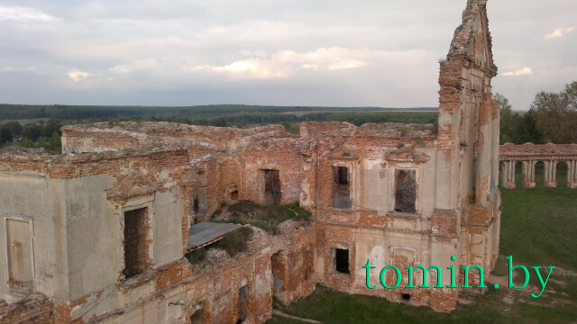 Дворец Сапегов в Ружанах. Фото Тамары ТИБОРОВСКОЙ Дворец Сапегов в Ружанах. Фото Тамары ТИБОРОВСКОЙ
