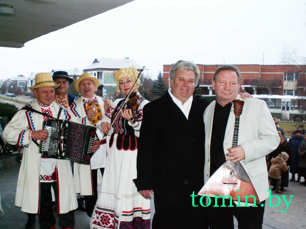 Александр Заволокин и Вениамин Василенко в Остромечево. 2006 год.