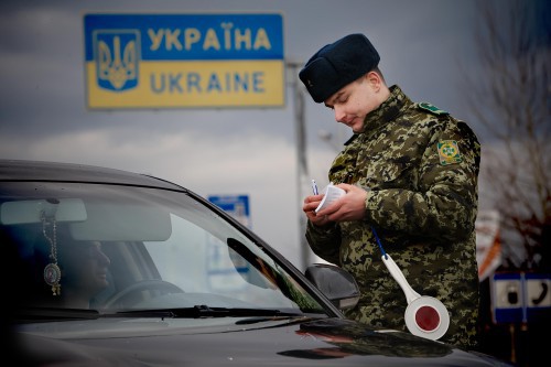 С 7 апреля Украина ограничивает срок пребывания в стране россиян - фото