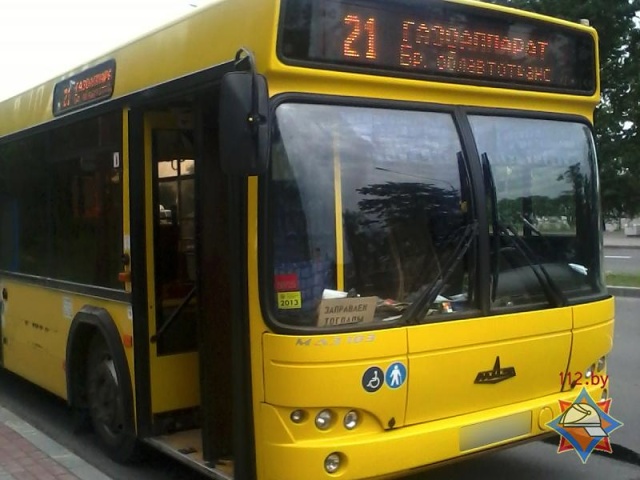 В Бресте «Мерседес» врезался в автобус: четверо пострадавших - фото