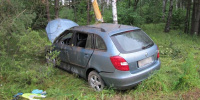 В Кореличском районе «Шкода» врезалась в дерево: погиб муж водительницы, которого выбросило из салона - фото