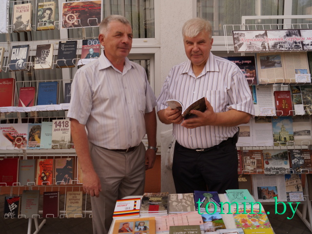 Брест: праздник книги «Читающий бульвар» прошел в городской библиотеке. Фото Тамары ТИБОРОВСКОЙ