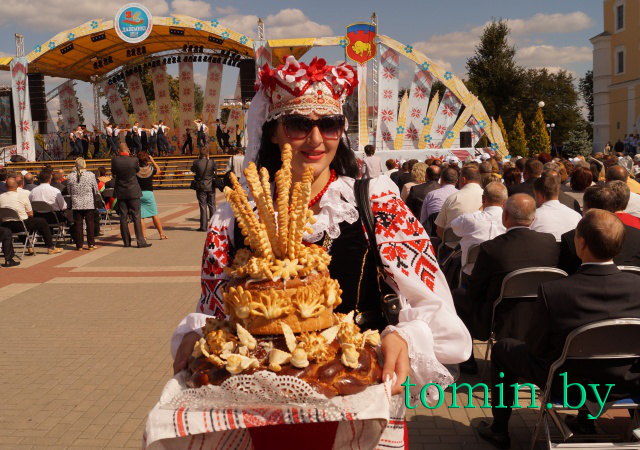 Пинск, «Дожинки-2014»: праздник на улицах города. Фото Тамары ТИБОРОВСКОЙ
