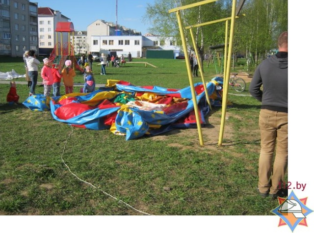 В Горках опрокинулись надувные батуты: пострадали девять детей - фото