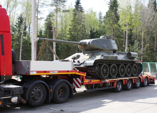 Витебские таможенники задержали танк Т-34 - фото