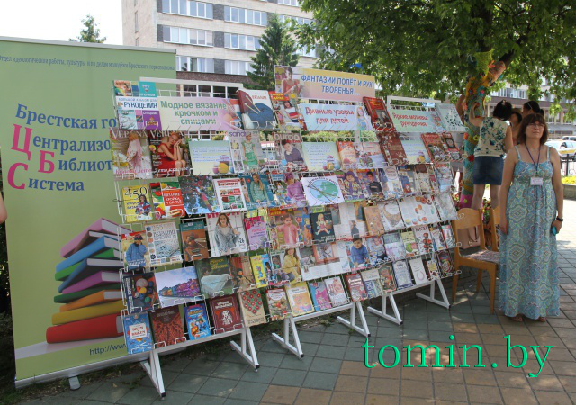 В Бресте впервые отметили Всемирный день вязания на публике - фото В Бресте впервые отметили Всемирный день вязания на публике - фото