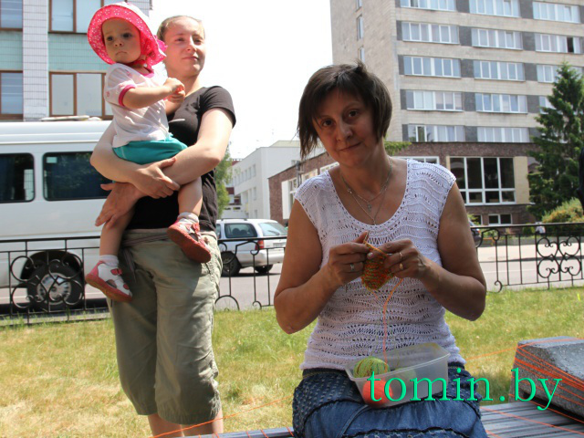 В Бресте впервые отметили Всемирный день вязания на публике - фото В Бресте впервые отметили Всемирный день вязания на публике - фото