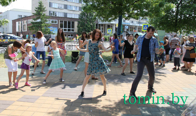 В Бресте впервые отметили Всемирный день вязания на публике - фото В Бресте впервые отметили Всемирный день вязания на публике - фото