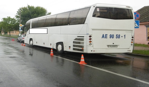 В Пинске под автобус попала 71-летняя женщина