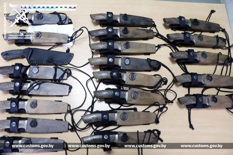 Более 20 охотничьих ножей пытались незаконно ввезти через ПП «Козловичи»