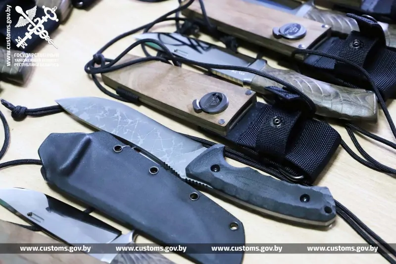 Более 20 охотничьих ножей пытались незаконно ввезти через ПП «Козловичи»