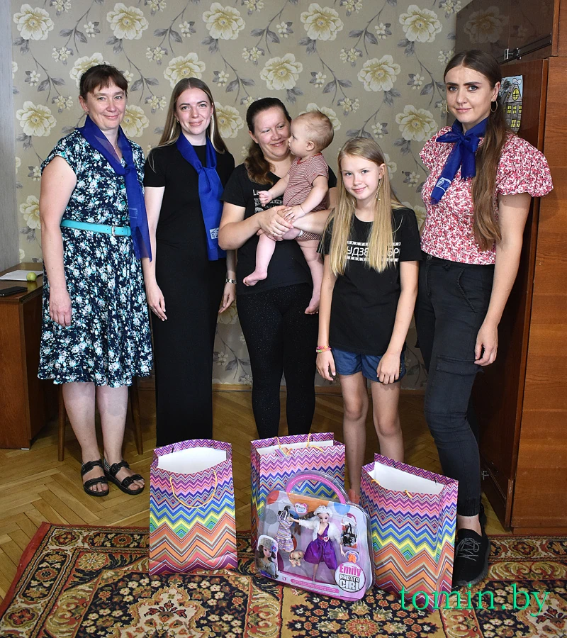 «Соберем портфель вместе»: брестчанки помогли семье, приехавшей из Мариуполя