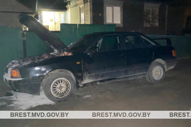 Хотел выпить, но получил отказ: «обидевшийся» житель Столинского района поджег машину соседа