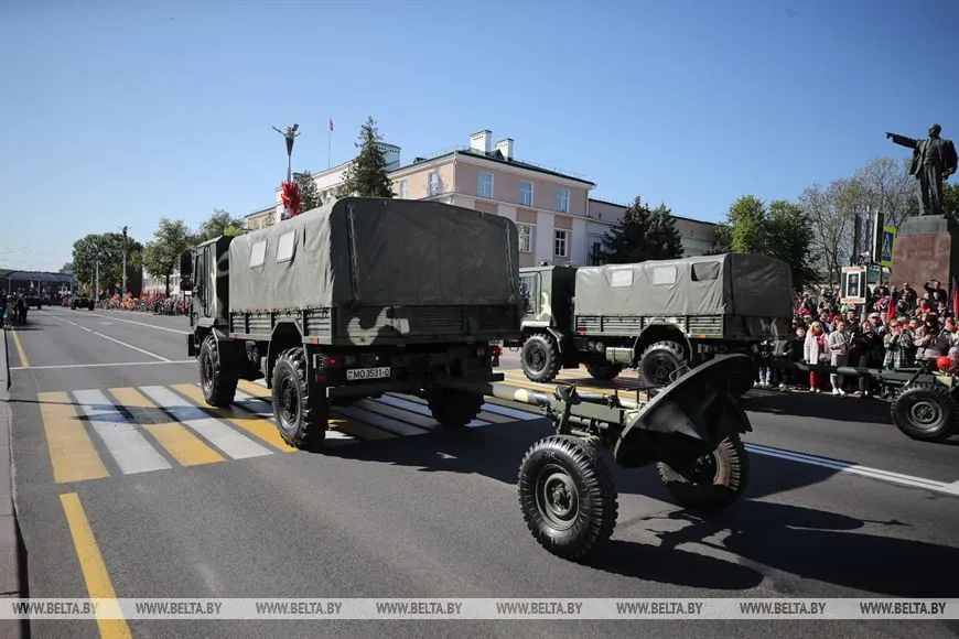 День Победы в Бресте открыл парад военной техники