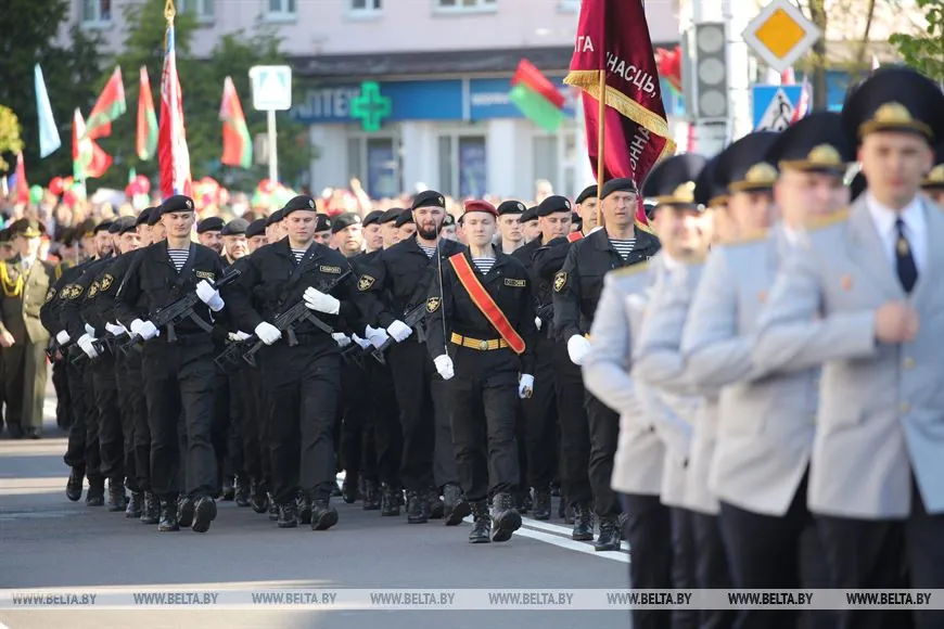 День Победы в Бресте открыл парад военной техники